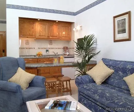 Sunset View Club מלון דירות