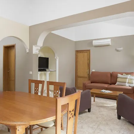 מלון דירות Sunset View Club 4*