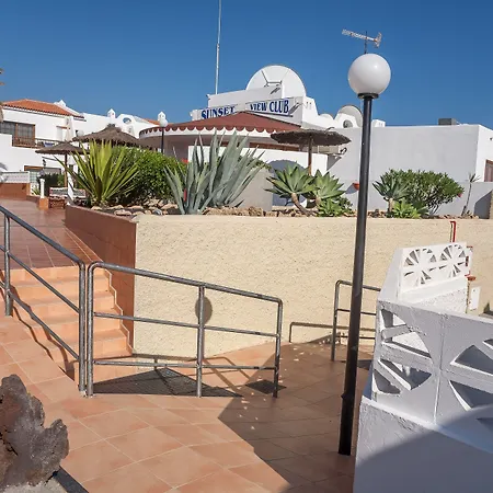 Sunset View Club מלון דירות