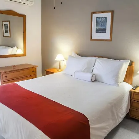 מלון דירות Sunset View Club 4*