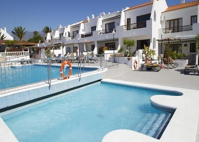 Sunset View Club Aparthotel 4*