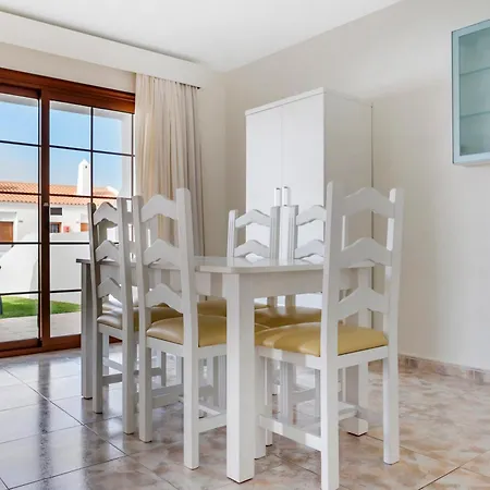 Sunset View Club Apartmanhotel 4*