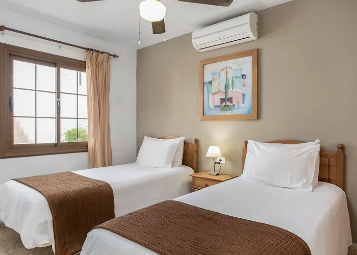 Sunset View Club Apartahotel 4*